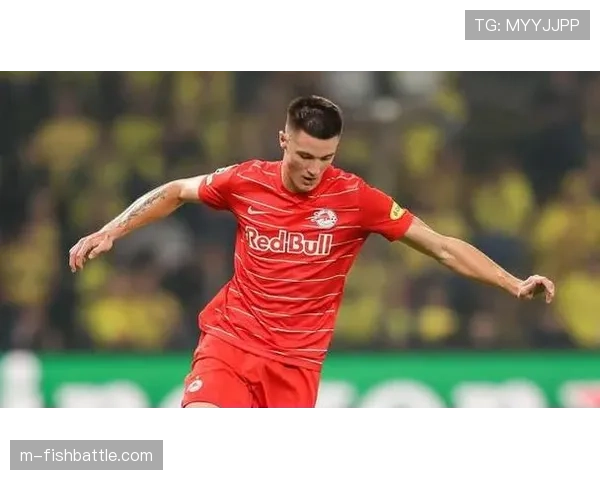 特写:罚失点球后,莱比锡前锋塞斯科掩面懊恼。 特写:罚失点球后,莱比锡前锋塞斯科掩面懊恼。